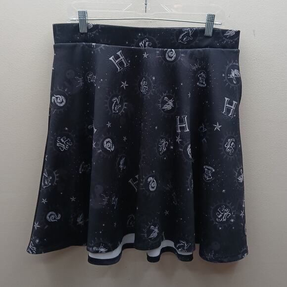 Torrid × Harry Potter Scuba Hogwarts House Icons Mini Skater Skirt Black 0 Large - Picture 1 of 7